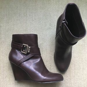 Nine West 8.5 brown wedge booties